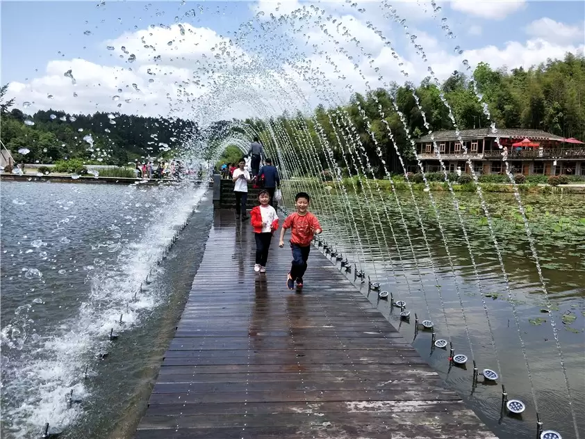 Resort interactive fountain