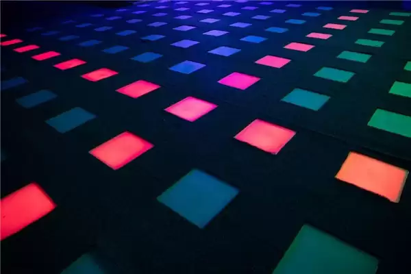 نافورة تفاعلية للبلاط LED 4 LED Tiles Fountain3