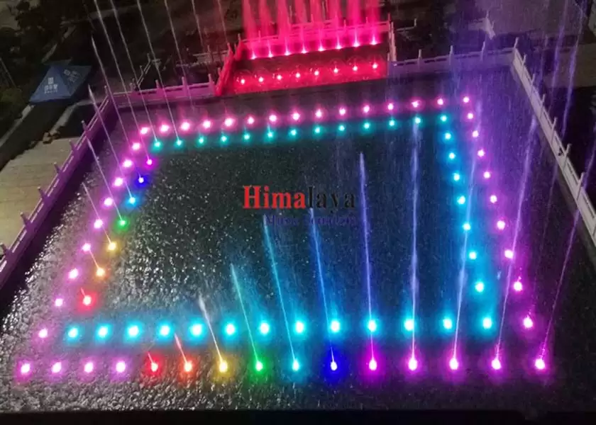 Xingyu Square 21mX21m Pool Water Fountain Matrix Musical Fountain, China1 نافورة ماتريكس الموسيقية