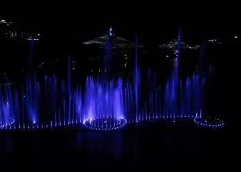 floating music fountain نافورة موسيقية عائمة