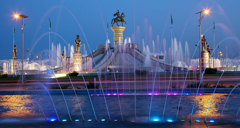 نافورات راقصة في تركمانستان: مزيج ساحر من الماء والضوء والموسيقى 1 Ashgabat Fountain Complex