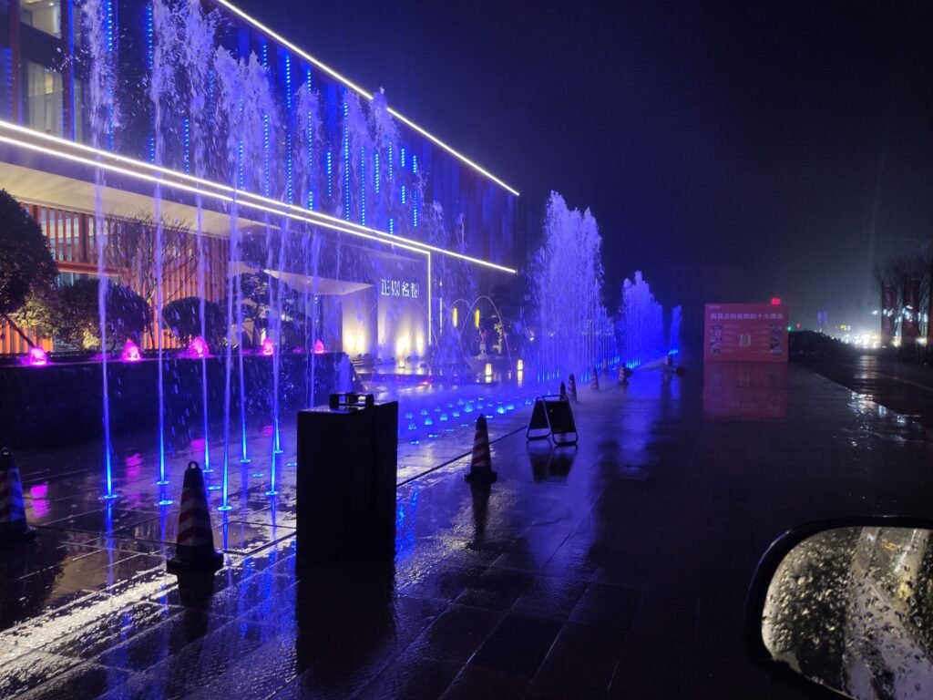 تصميم النافورة الموسيقية - حلول النافورة الموسيقية الجافة ونافورة المسابح 3 dry deck music fountain